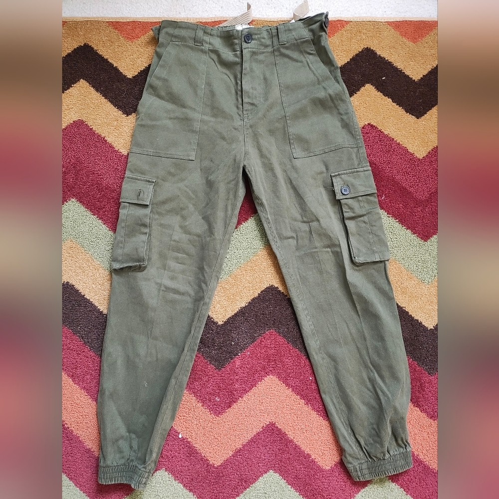 Wondery Olive Isabel 2.0 Cargo Pants Medium Short